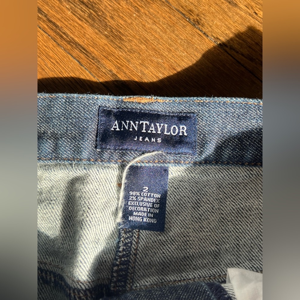 Denim, above the knee length, with embroidery, Ann Taylor skirt🎀